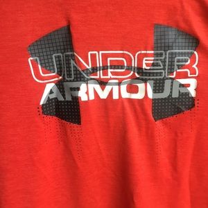 Under Armour T-shirt